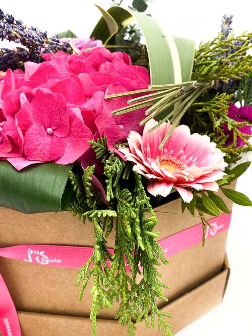 Ramos de flores y plantas. Floristería en Terrassa, Barcelona con servicio a domicilio.
