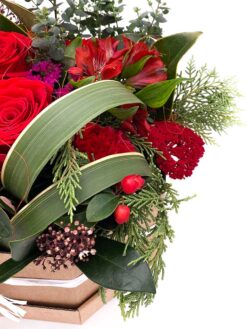 Ramo de Flores rojas hatbox red