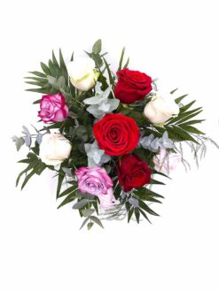 Ramo de rosas de colores variados