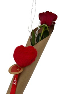 rosa amor Rosa Amor, 1 rosa natural con verdes y envoltorio especial acompañada de un corazón.