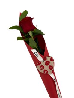 rosa amor Rosa Amor, 1 rosa natural con verdes y envoltorio especial acompañada de un corazón.